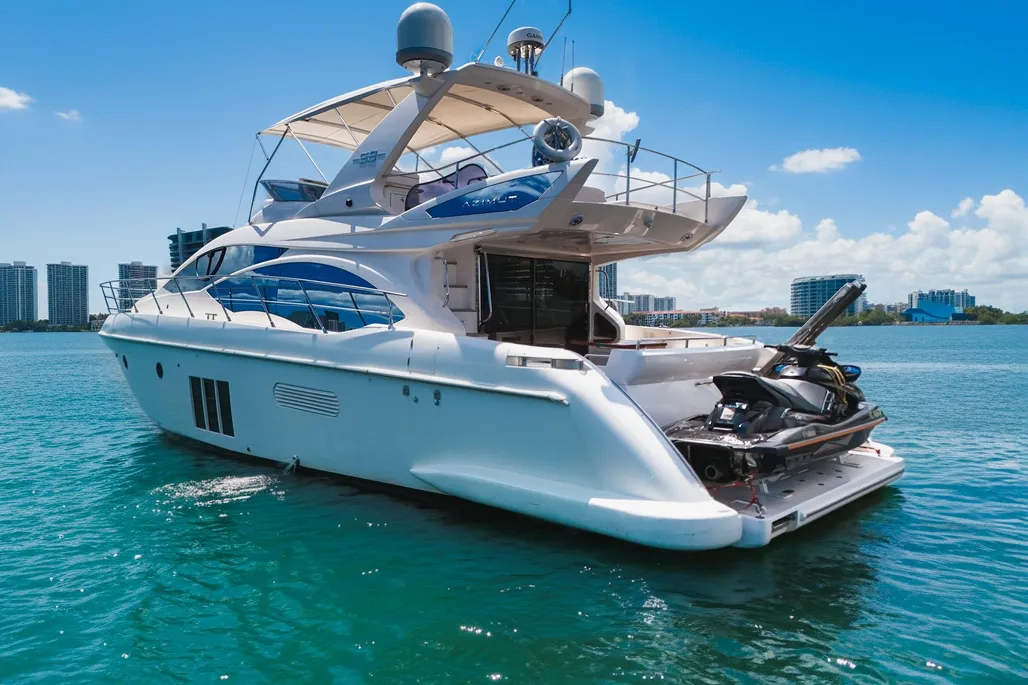 Yacht Photo 6